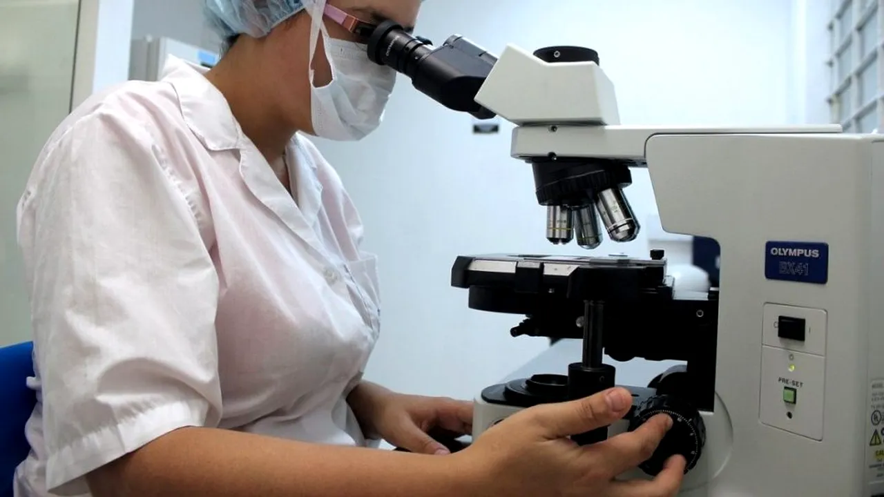 microscop_pixabay_descoperaa_ 