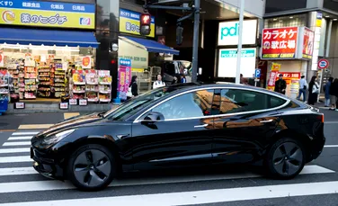 Japonia vrea să convingă Tesla să investească în Nissan