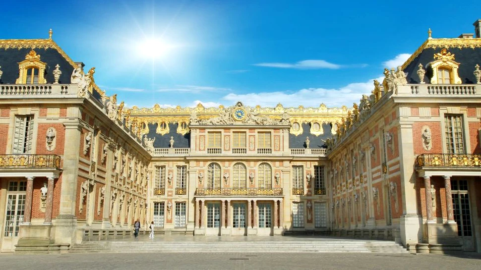 Opulenţa palatului Versailles a contribuit la izbucnirea Revoluţiei Franceze