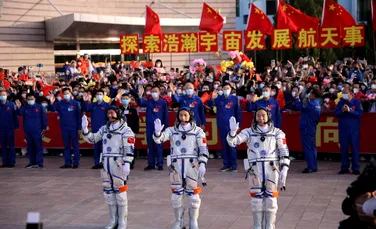 China a trimis încă trei astronauți către stația spațială Tiangong