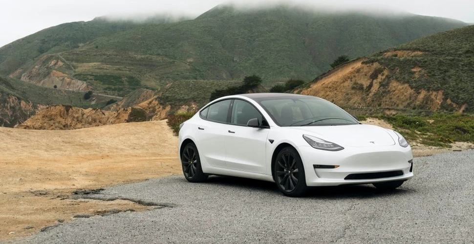 Inginerii Tesla afirmă că sistemul de pilot automat nu este atât de sigur precum spune Musk
