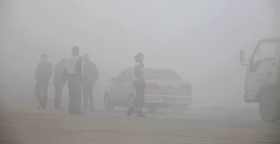 Cum susţin unii chinezi că se feresc de aerul poluat şi ce spun medicii despre această idee inedită?