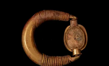 O colecție ornamentală de bijuterii din aur a fost descoperită în Egipt