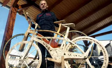 La Arad a fost creată cea mai uşoară bicicletă de lemn din lume. Cântăreşte sub 3 kilograme
