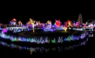 Casa cu peste un milion de luminiţe: cum arată instalaţia de Crăciun demnă de un record mondial? (GALERIE FOTO, VIDEO)