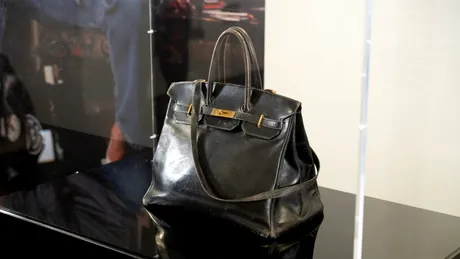 Geanta vândută cu 7 milioane de lire sterline. Când gențile, rochiile și accesoriile ajung să concureze cu un Picasso