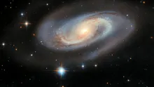 Telescopul Hubble a surprins o galaxie spirală care ascunde „un monstru” de proporții cosmice
