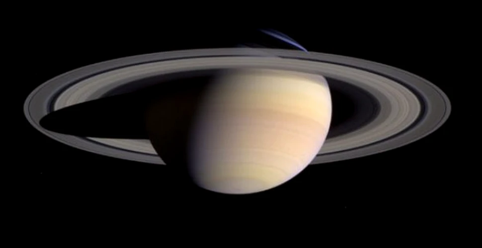 Saturn isi magnetizeaza satelitul natural