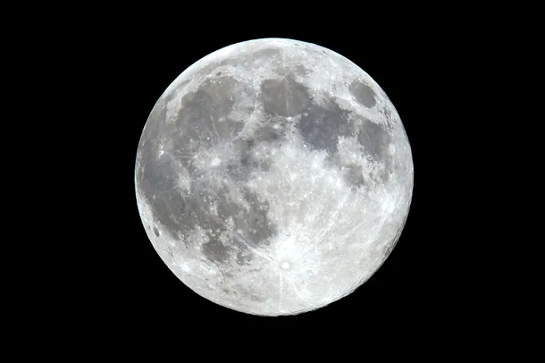 Super Luna văzută din Belgrad, Serbia