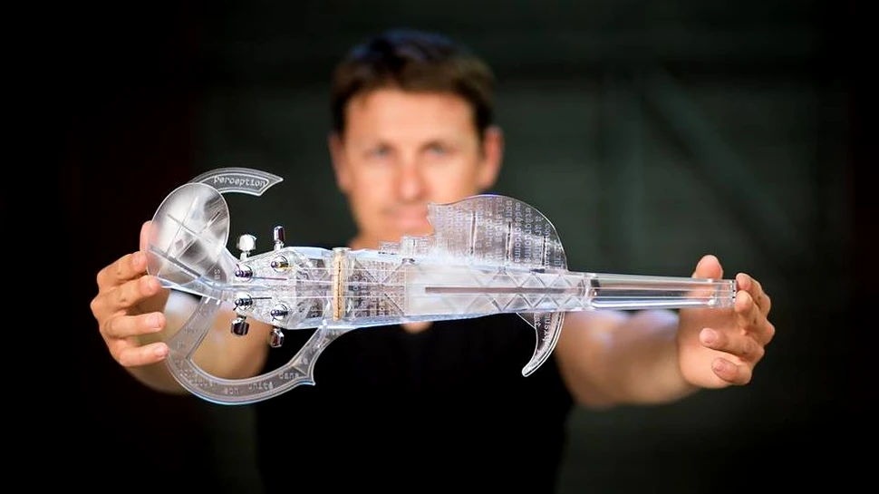 Cea mai uşoară vioară electrică „imprimată”, realizată de un inginer francez VIDEO