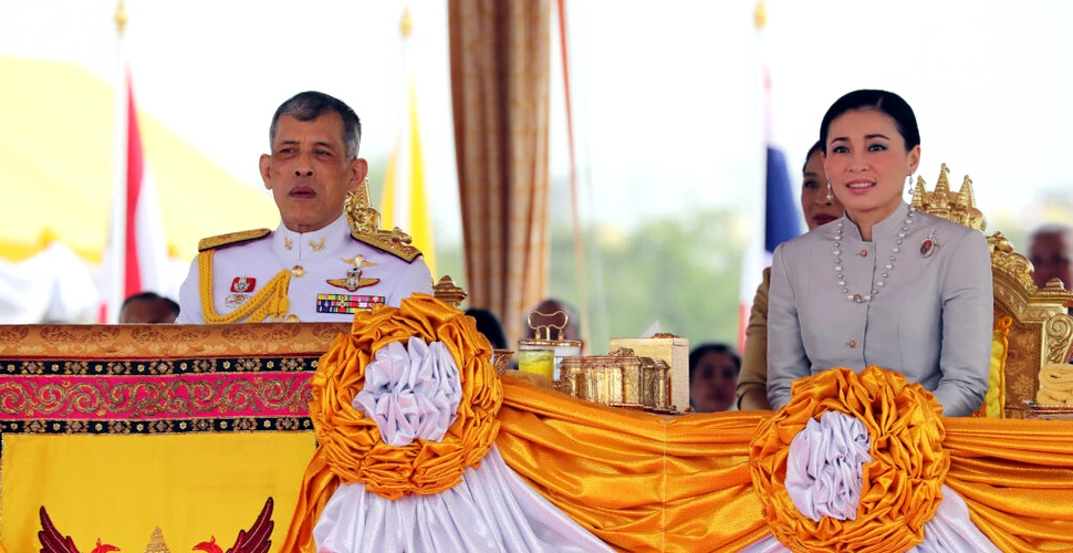 Un bărbat riscă 50 de ani de închisoare pentru că a insultat monarhia din Thailanda