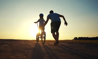 4 practici esențiale prin care părinții pot crește copii echilibrați emoțional