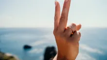 O nouă modă printre femeile divorțate. Ce fac cu inelele de logodnă?