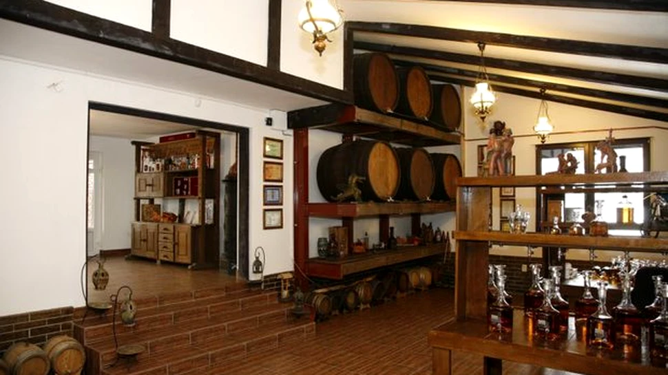 O băutură românească ambalată cu fir de aur a fost vândută cu 2.000 de euro