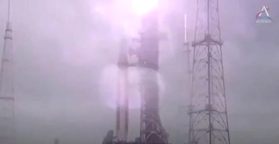 Imagini dramatice. Megaracheta de la NASA, lovită de trăsnet chiar pe platforma de lansare