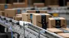 Amazon intensifică utilizarea roboților, dar susține că are în continuare nevoie de oameni