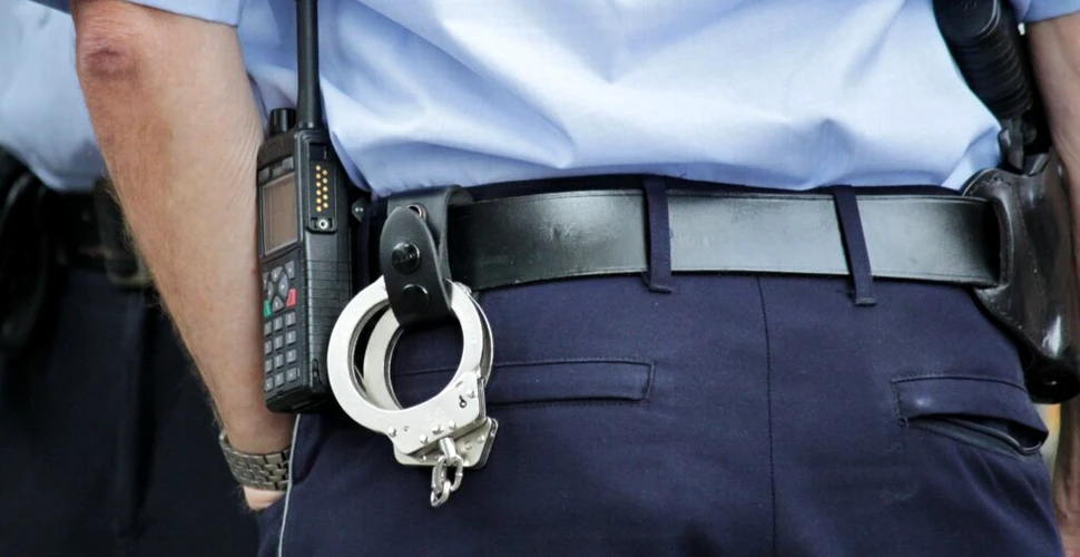 Un polițist a mărturisit că a comis violuri și infracțiuni sexuale timp de 20 de ani