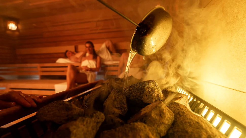 Sauna în timpul caniculei: poate pregăti organismul pentru căldură?