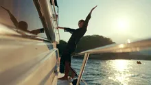 „Solo-maxxing”, noul trend: tot mai mulți tineri aleg să rămână singuri din motive financiare