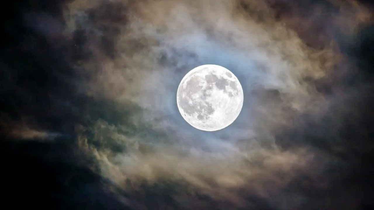 1-luna-unsplash 