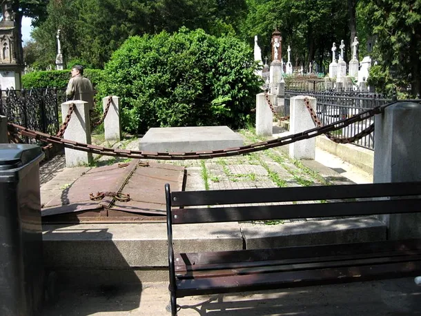 Mormântul lui Mihail Hristodulo Cerchez din Cimitirul Eternitatea, din Iaşi