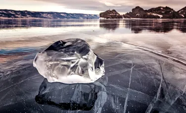 Oamenii de știință au descoperit o nouă formă „exotică” a cristalelor de gheață