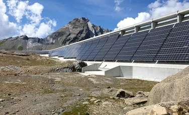 Elveția instalează 5.000 de panouri solare pe Barajul Lacului Muttsee