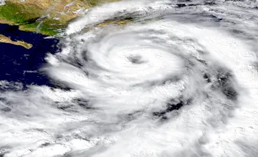 Cercetătorii vor să modifice atmosfera pentru a reduce riscul apariţiei uraganelor