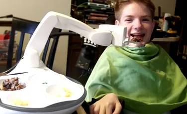 Robotul care poate ajuta persoanele cu dizabilităţi să mănânce – VIDEO