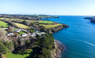 Cum a ajuns un mic sat din Anglia să fie un adevărat magnet pentru vedete?