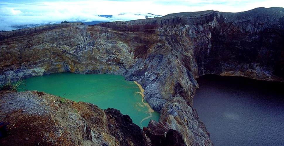 Fenomen unic în lume: trei lacuri apropiate din Indonezia au culori foarte diferite care se schimbă periodic