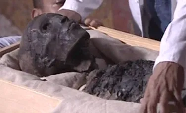 Tutankamon se dezvaluie: un picior rupt si malaria, cauzele mortii celebrului faraon
