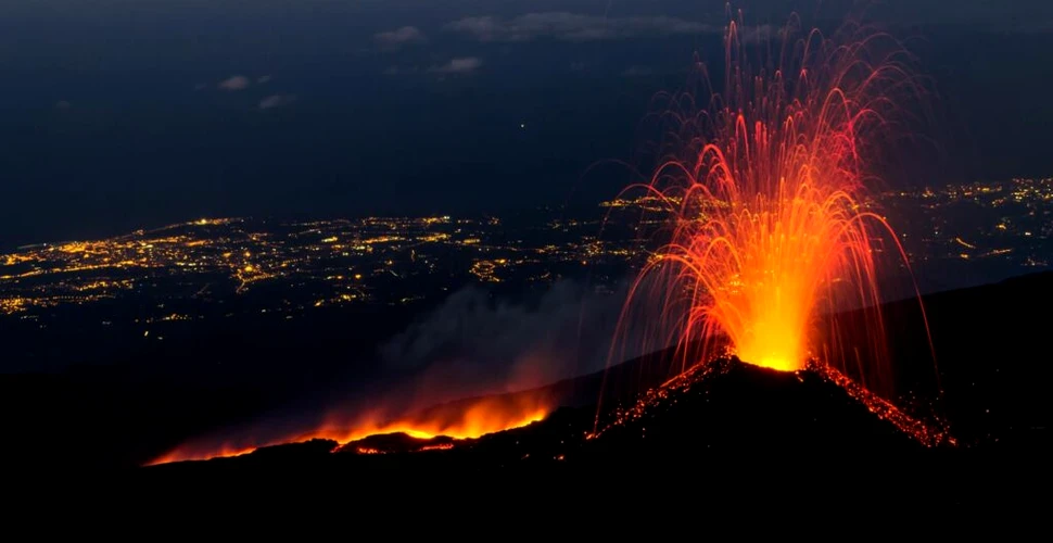 Unul dintre cei mai activi vulcani din lume eliberează inele din gaz