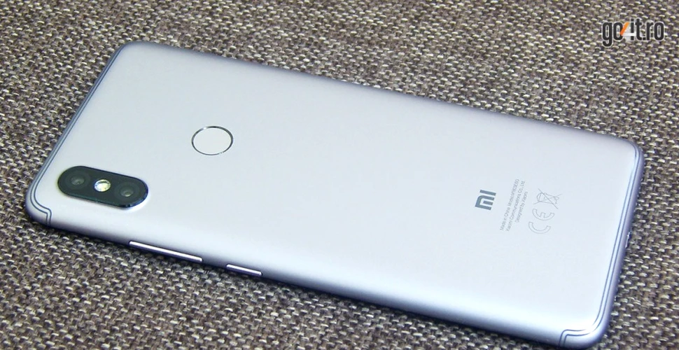 Primele telefoane pliabile ar putea fi lansate de Xiaomi şi OPPO folosind ecrane flexibile Samsung