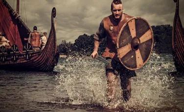 Un băiat de 13 ani a descoperit o comoară spectaculoasă care datează din era vikingă şi care aparţinea unui celebru rege danez