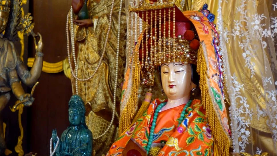 Xiwangmu, Regina Mamă din Vest şi Piersicile Nemuririi