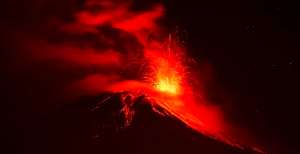 VIDEO Geofizicienii au înregistrat în premieră sunetul tunetului unui vulcan