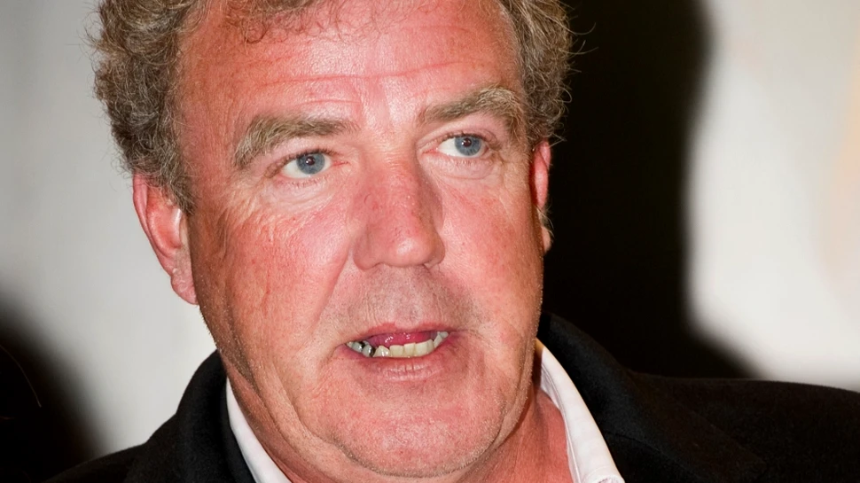 Echipa emisiunii „Top Gear” a fost atacată cu pietre din cauza numărului de înmatriculare al unei maşini