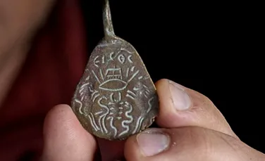 Amuletă antică pentru protecție împotriva deochiului și a demonilor, redescoperită după 40 de ani
