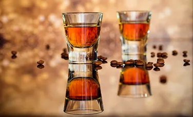 8 moduri în care alcoolul îți afectează corpul. De ce nici consumul moderat nu este lipsit de riscuri?