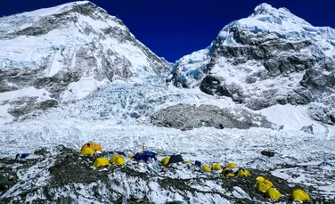 Descoperire şocantă pe Everest: gheaţa se topeşte, iar cadavrele ies la suprafaţă