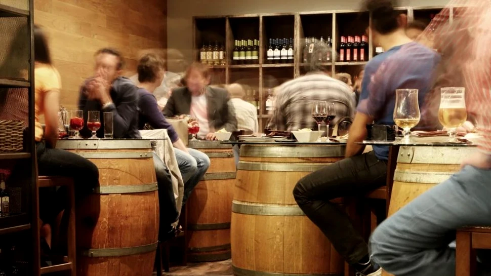 Bere sau vin? Ce băuturi preferă românii