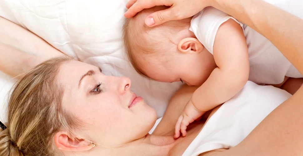 Bebeluşul tău doarme în pat cu tine? Specialiştii avertizează că îl expui la un risc major!