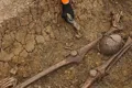 Zeci de schelete decapitate, găsite de arheologi într-un cimitir roman