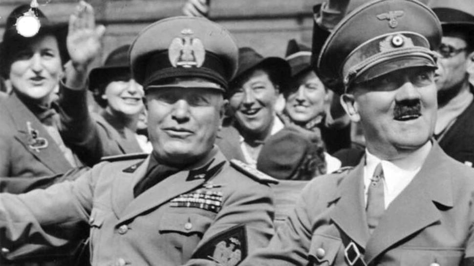 Notițe scrise de mână de Benito Mussolini, confiscate de la o casă de licitații