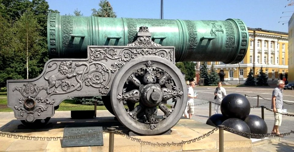 Simbolul păcii şi al războiului, Tunul şi Clopotul Ţarului, imensele obiecte menite să demonstreze puterea Rusiei – Galerie Foto