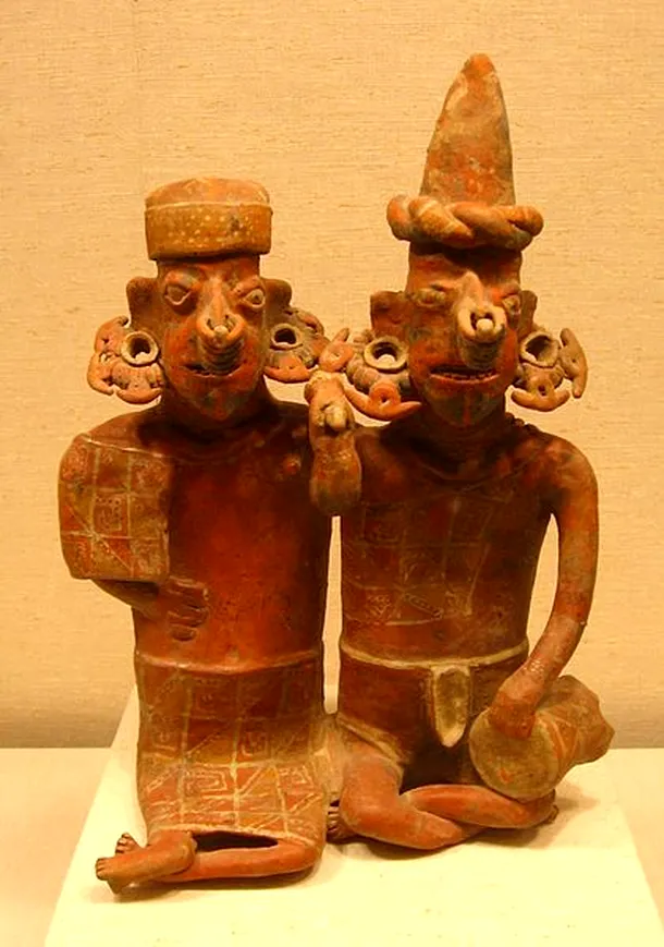 Artefacte din Mexic întruchipânc un cuplu 
