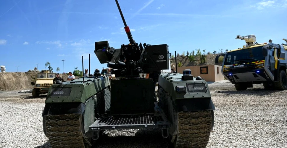 Un tanc robotic de luptă aruncă mașini în aer, într-un nou videoclip de la Milrem Robotics