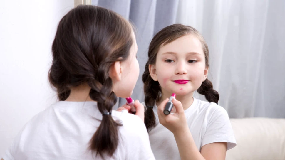 Fetele încep pubertatea mai devreme ca niciodată, arată studiile