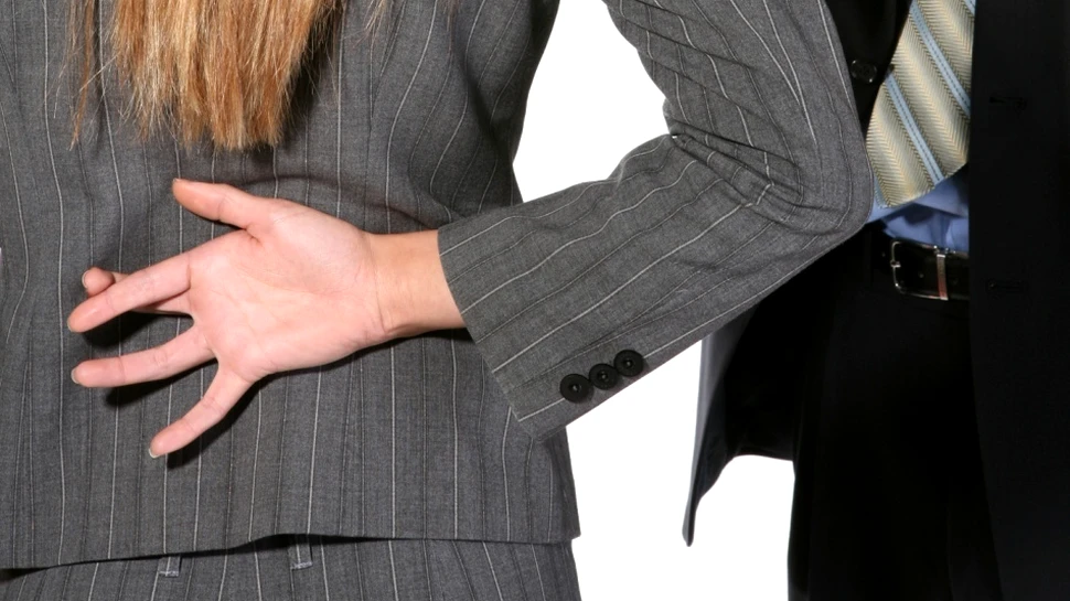 Automulţumirea te face vulnerabil: poţi fi mai uşor înşelat de mincinoşi